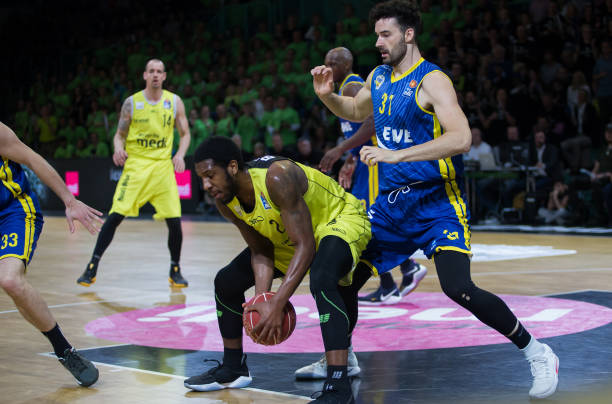 赛季争冠的 赛季争冠的